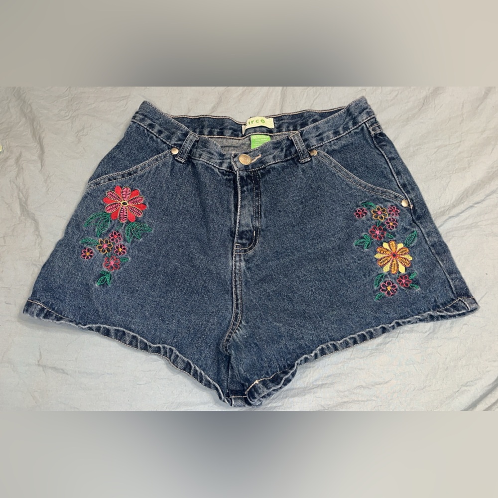 Vintage Embroidered Denim Shorts Size 14/16